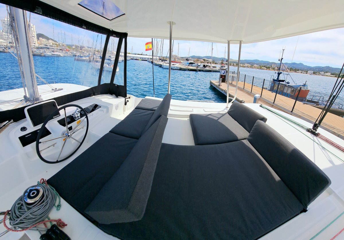 Atlantic Crossing on a Catamaran: Tortola - Bermudas - Azores - Ibiza