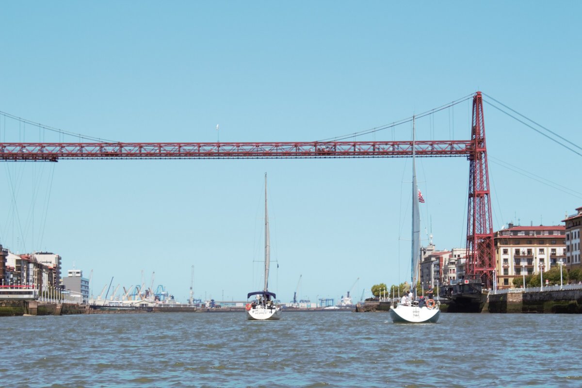 Segel in Segelboot von Getxo, Ankern und Piazza-Genuss