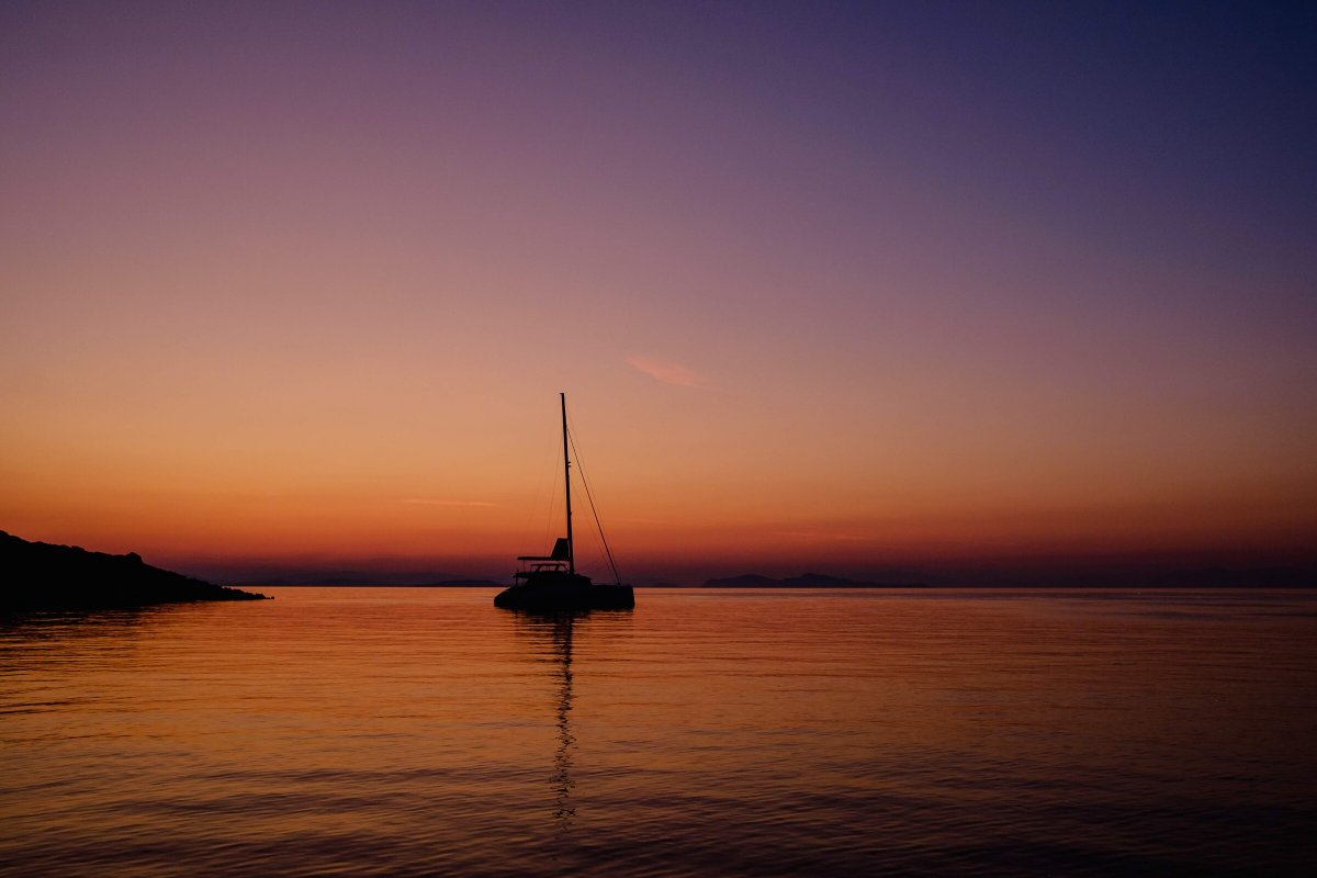 Boat trip through the Cyclades: connect with nature!