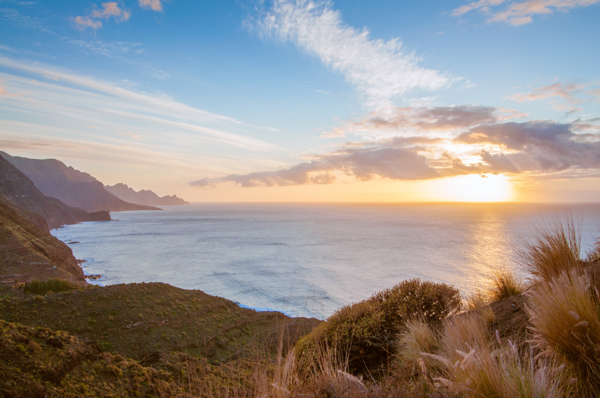 Learn to sail with professionals in the Canary Islands