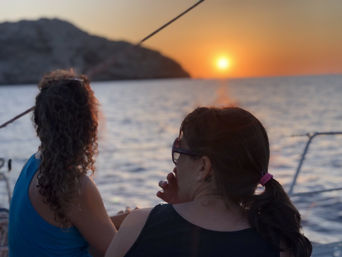 Osservazione dei delfini dal nostro yacht