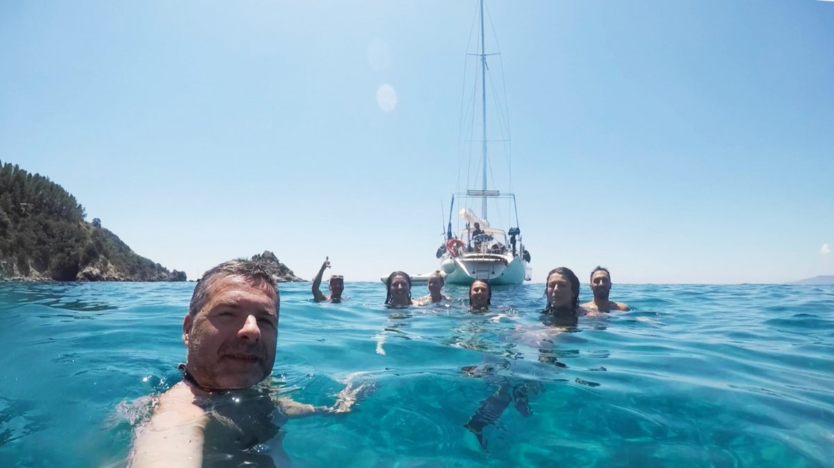 Descubre las maravillas naturales de las islas de Maddalena, Lavezzi y Corsica en un viaje en barco