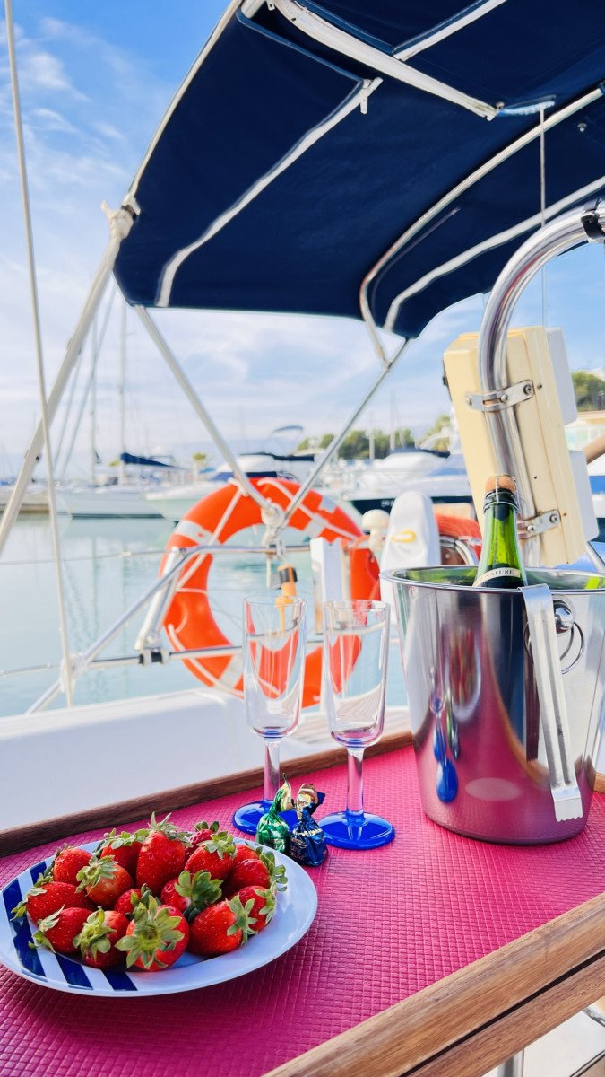 Bavaria Yachts - 1998