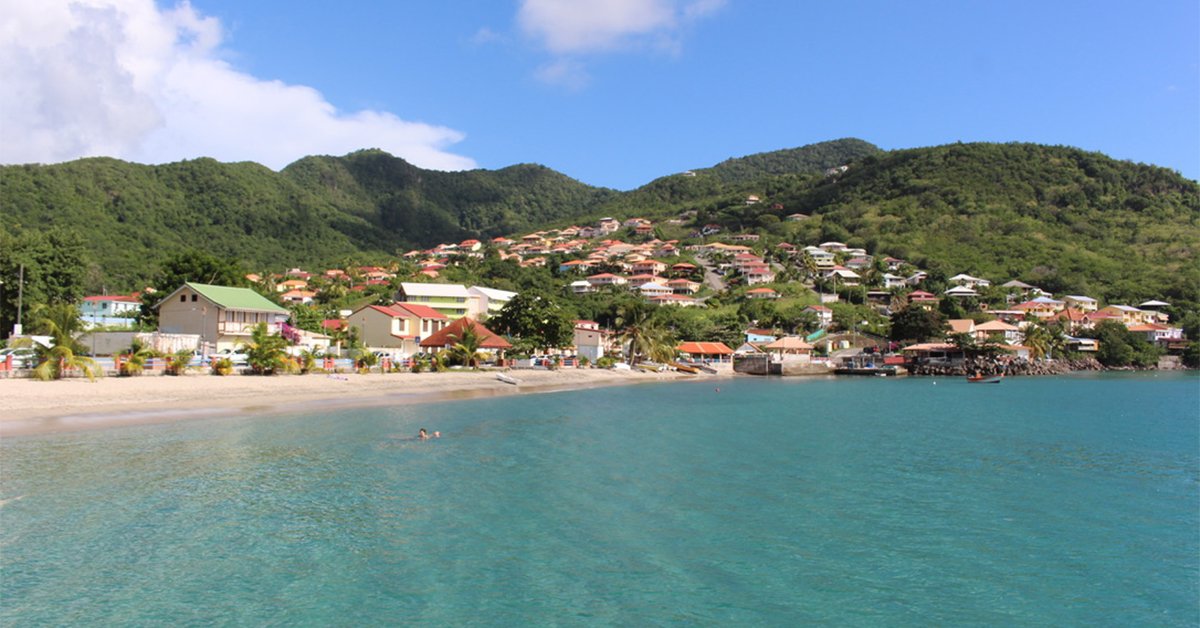Explore the waters of the Grenadines in a luxury catamaran