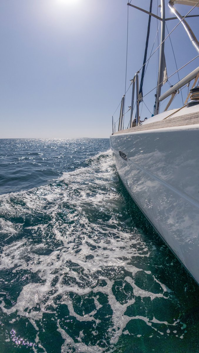 Discover Tabarca in a sailboat