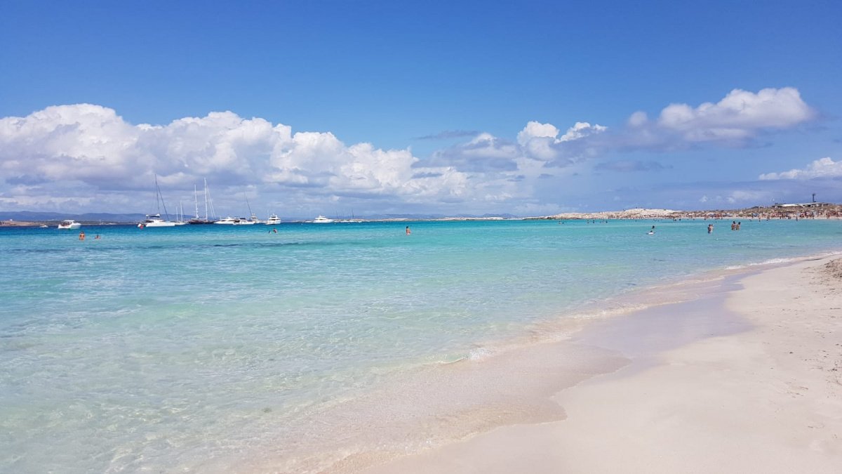 travel-in-boat-formentera