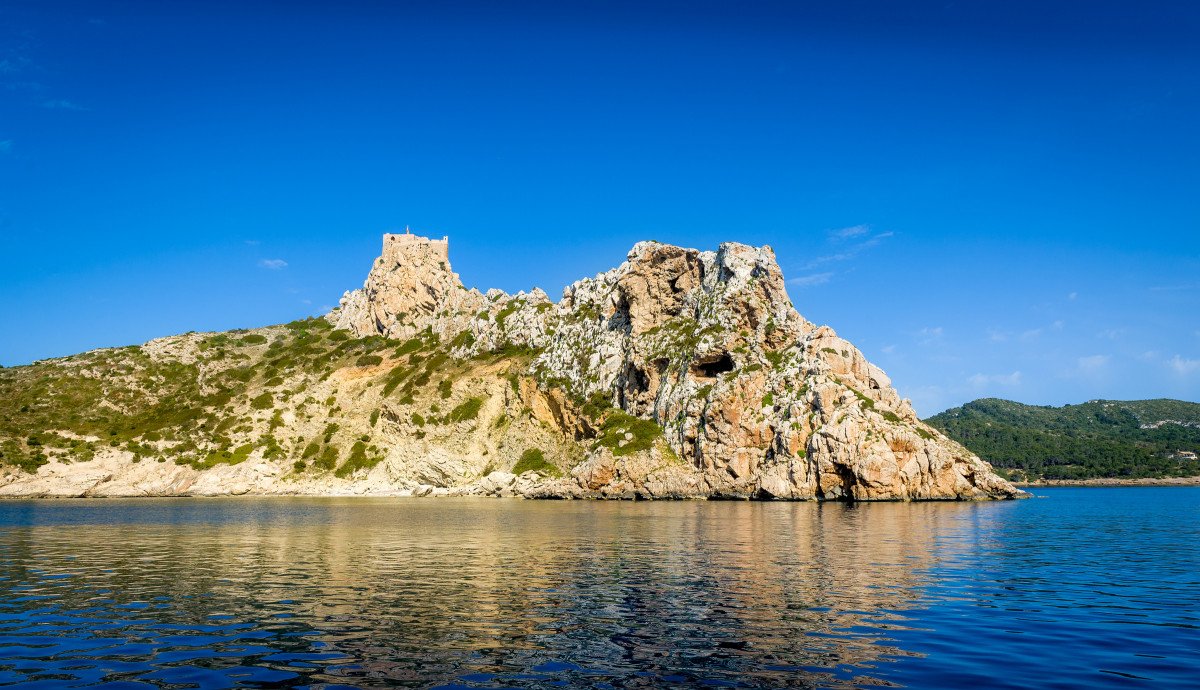 Navega por Mallorca y Cabrera este verano