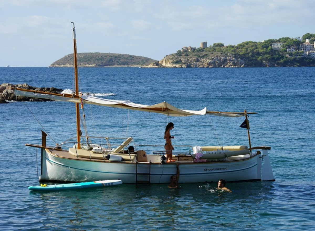 Boat journey through the sunset from Puerto Portals in an electric llaüt