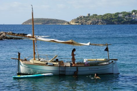 Half Day Tour en llaüt eléctrico desde Puerto Portals