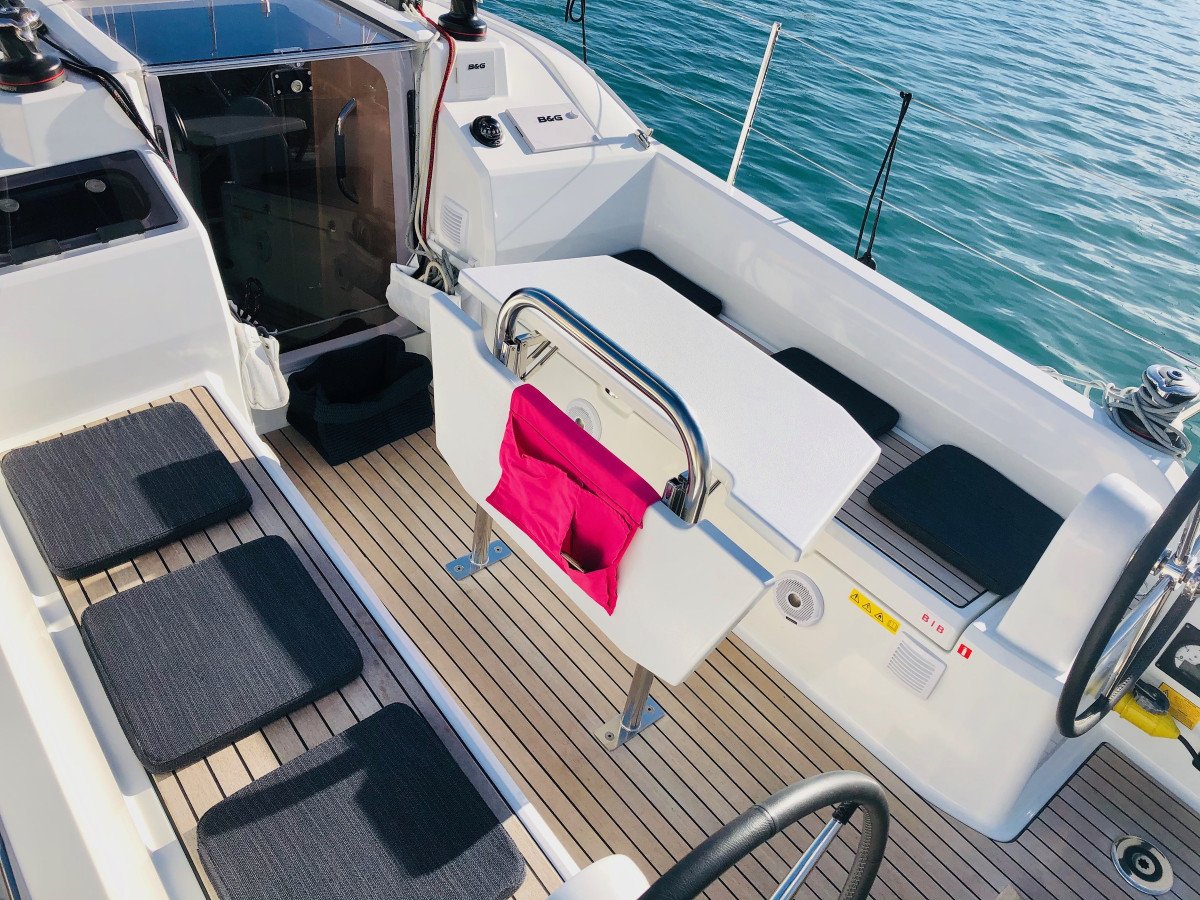 sailboat-rental-valencia