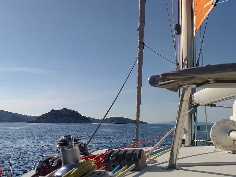 Barche a vela sulla costa croata