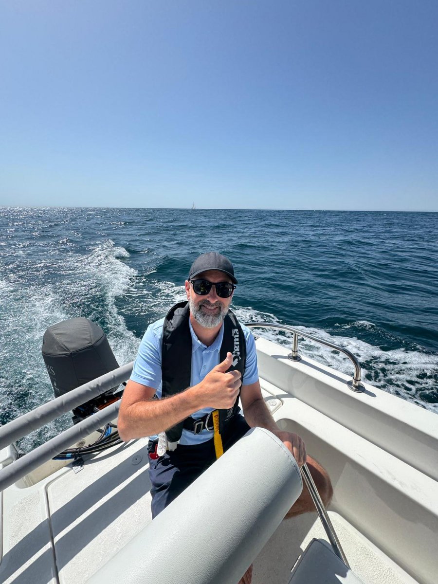 Erkunden Sie die Küste von Marbella mit einem Motorboot