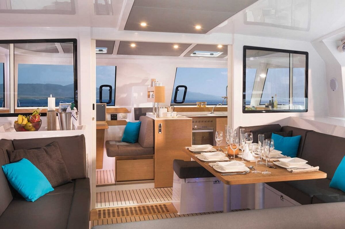 alquiler-catamaran-nautitec-40-barcelona-10