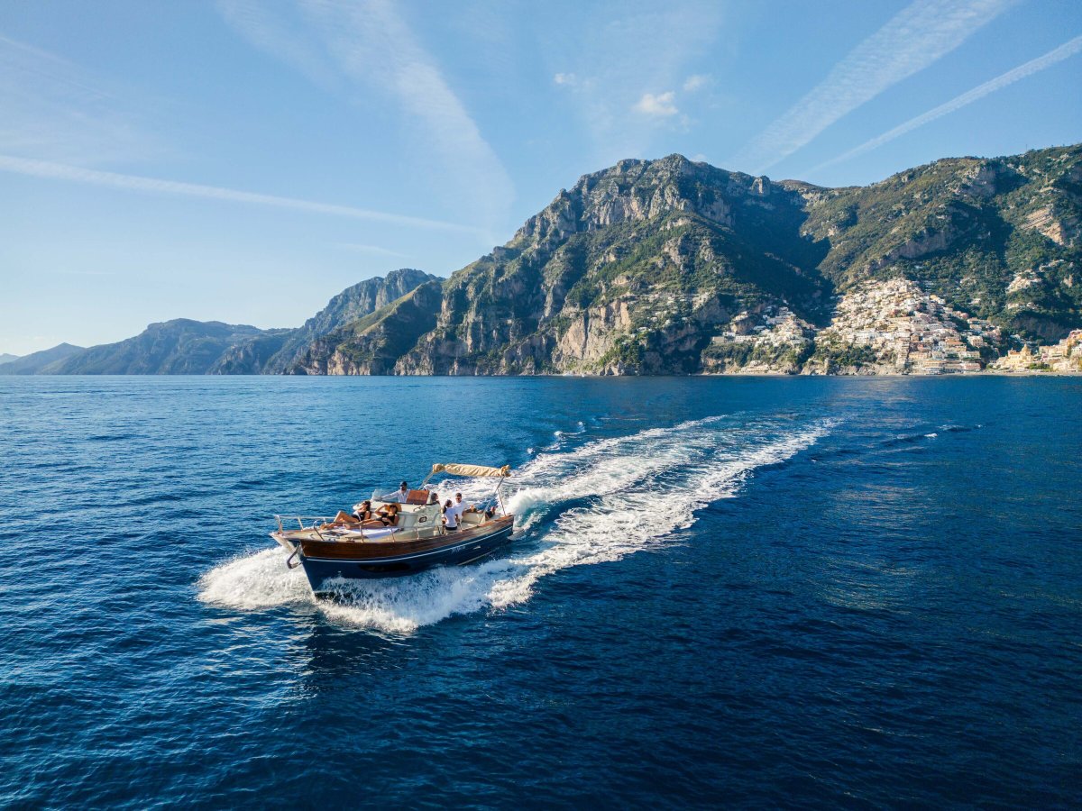 Azimut - Leucosya 30 sport cruiser