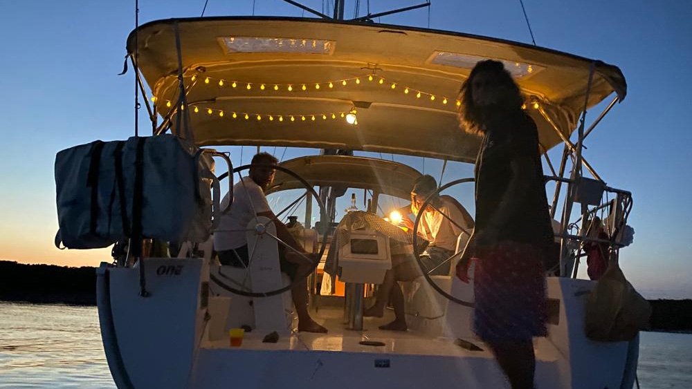 Entdecke die Inseln und Küsten Kroatiens auf einer Segelreise ab Rimini