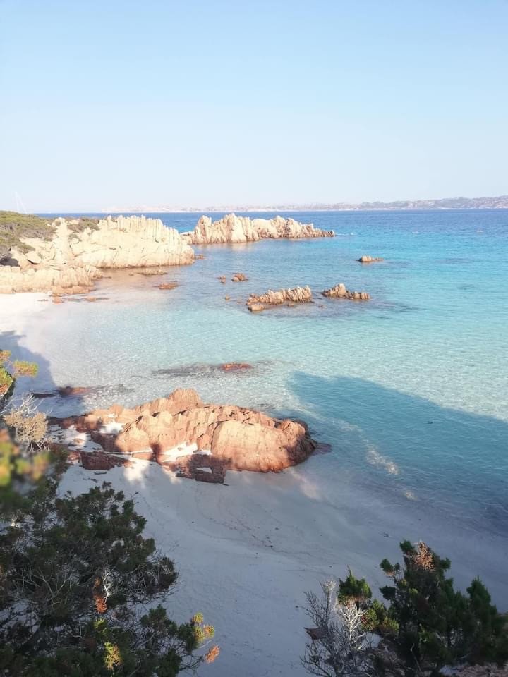 Segeln durch die Geschichte: die Entdeckung der Inseln der Toskana und Sardinien