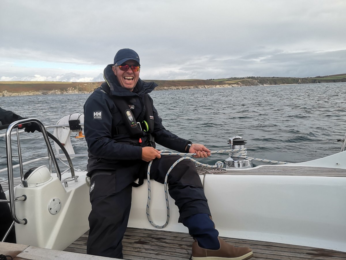 Learn to sail in an unmatched environment