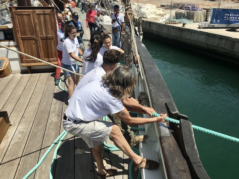 Erleben Sie die Aufregung des Segelns über die Ozeane an Bord eines historischen Schiffs