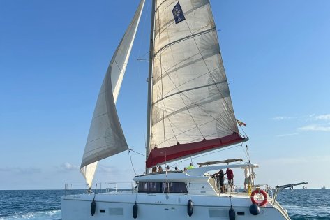 Travesía de Altura en catamarán por el Mediterráneo de Estepona a Barcelona
