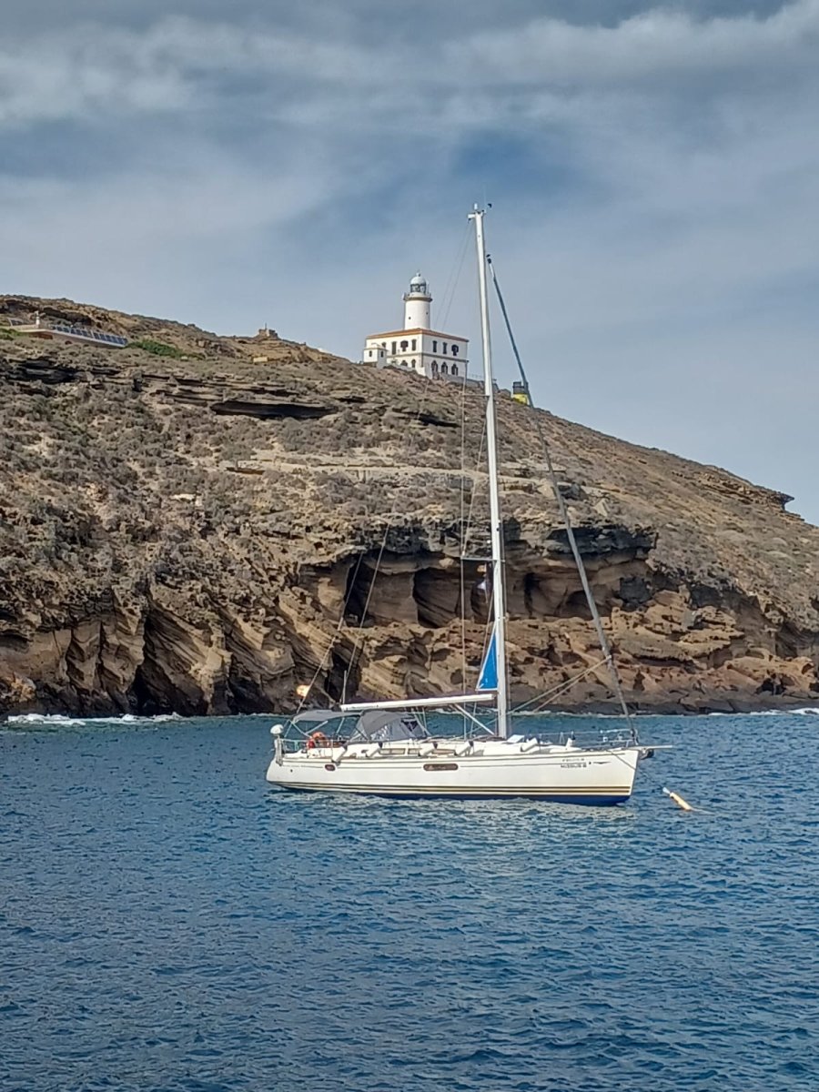 Panoramic view of the crew sailing on a sailboat
