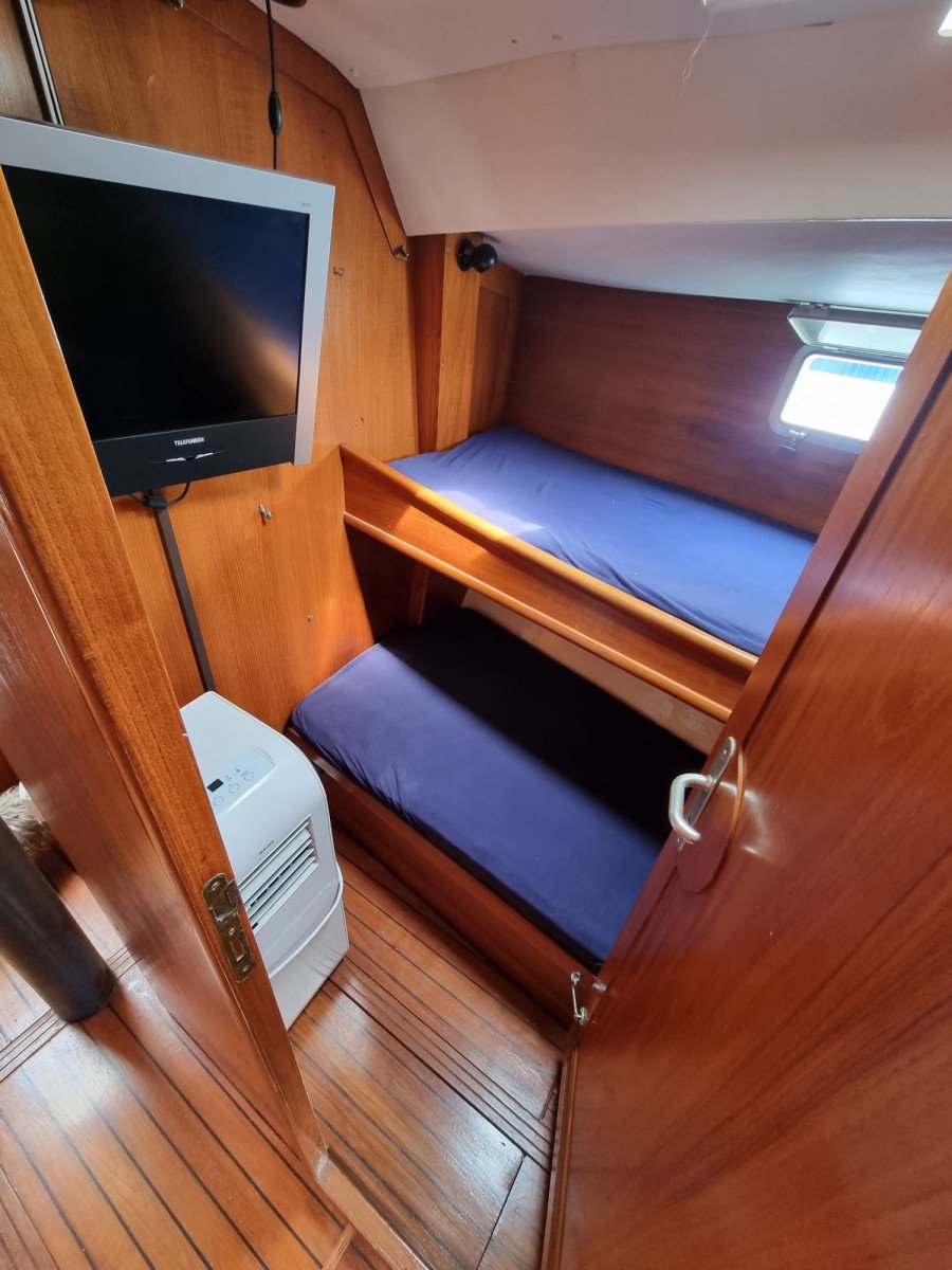 Sailboat - Jeanneau - 13.3 meters