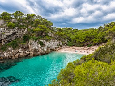 Navega por las Islas Baleares en un charter de lujo