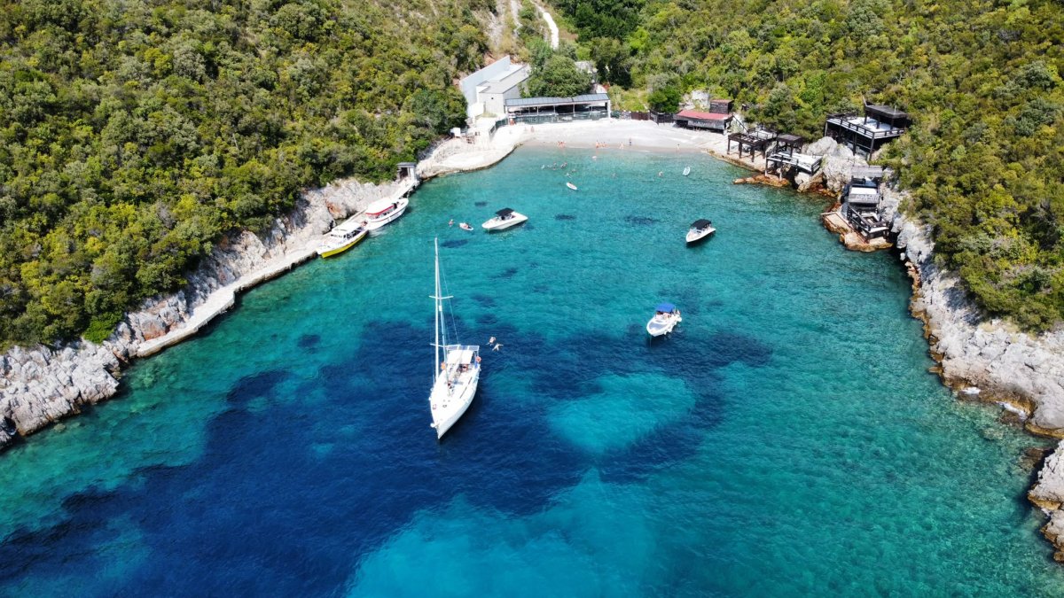 Sailboat - Dufour Yachts - 3 cabins