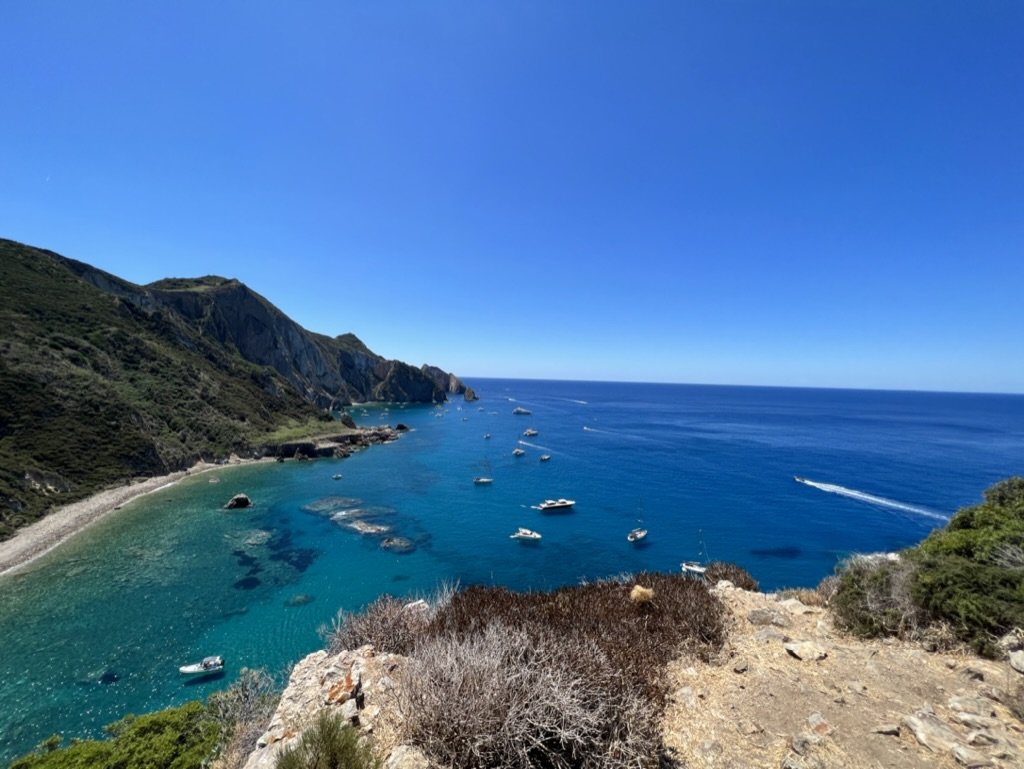 Descubre la belleza marina de Palmarola y Ponza