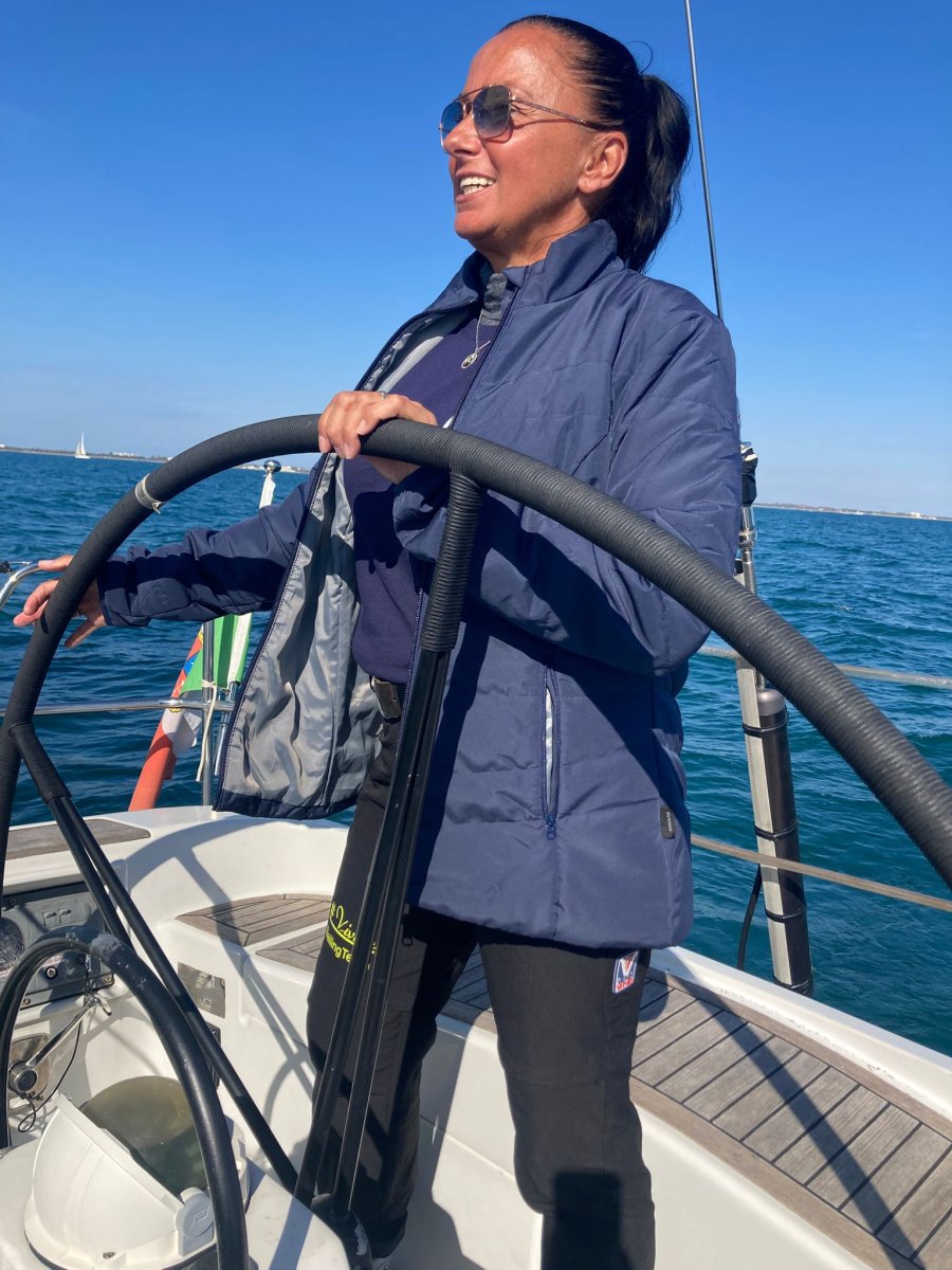 Docking course for cabined sailing yachts: master the art of sailing.