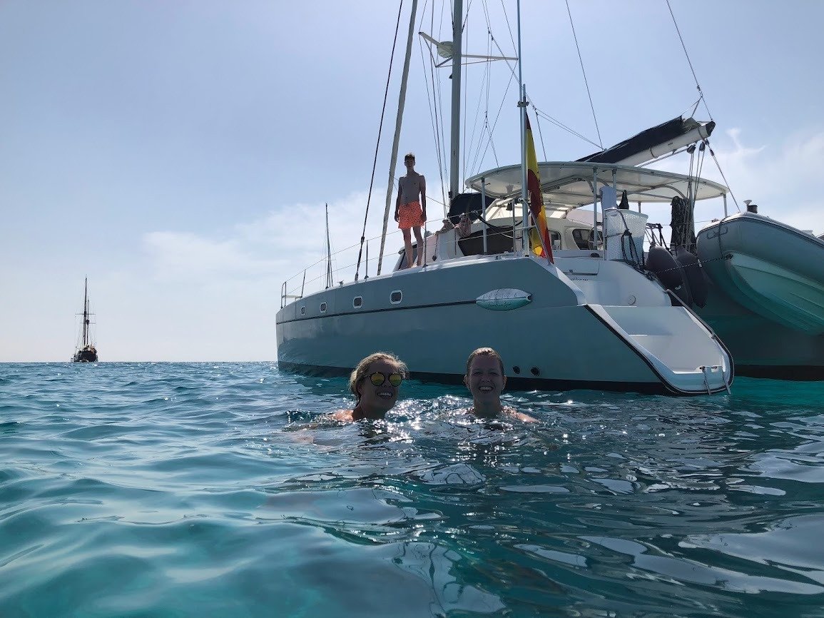 Erkunden Sie die blauen Gewässer Mallorcas mit dem Katamaran