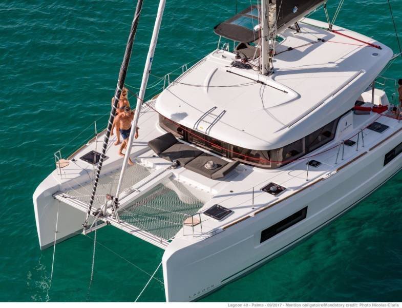 Vela en catamaran por el Mediterráneo griego desde Atenas - Crucero para mayores de 40 años
