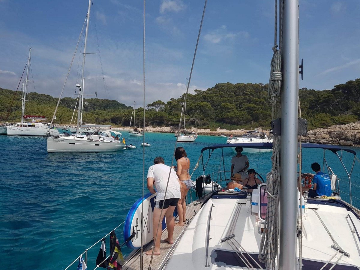 Frühstück auf See in Menorca