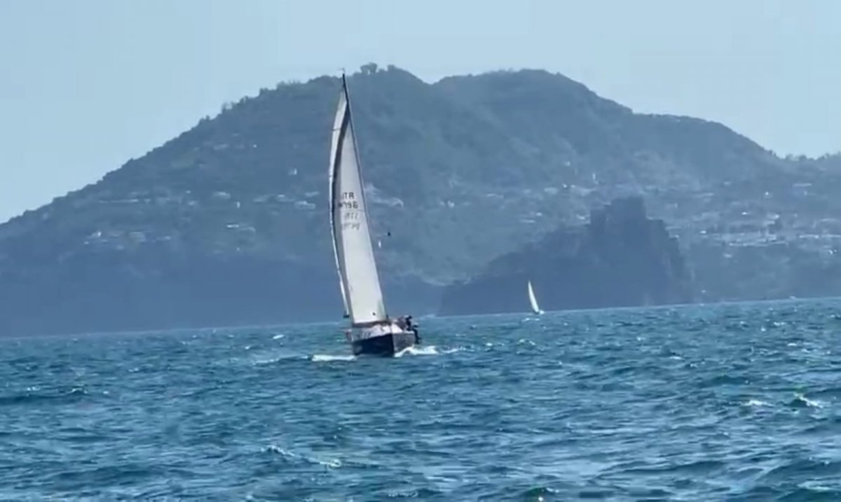 Explora las islas de Ischia y Procida desde el mar