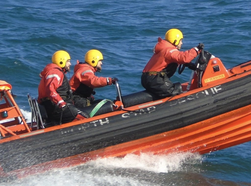 Navigare con barche di salvataggio rapidi