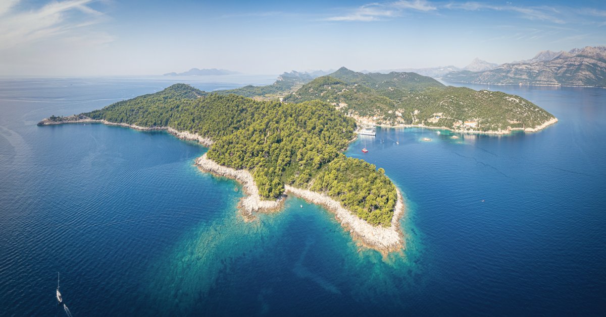 Ammira la costa croata in un catamarano