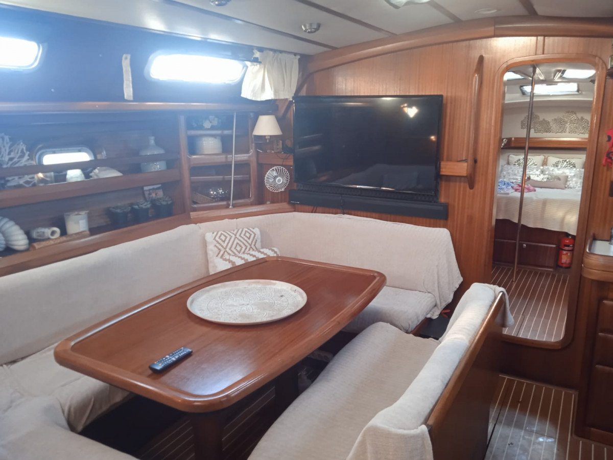 Travesía en barco entre Ibiza y Formentera con fondeo incluido