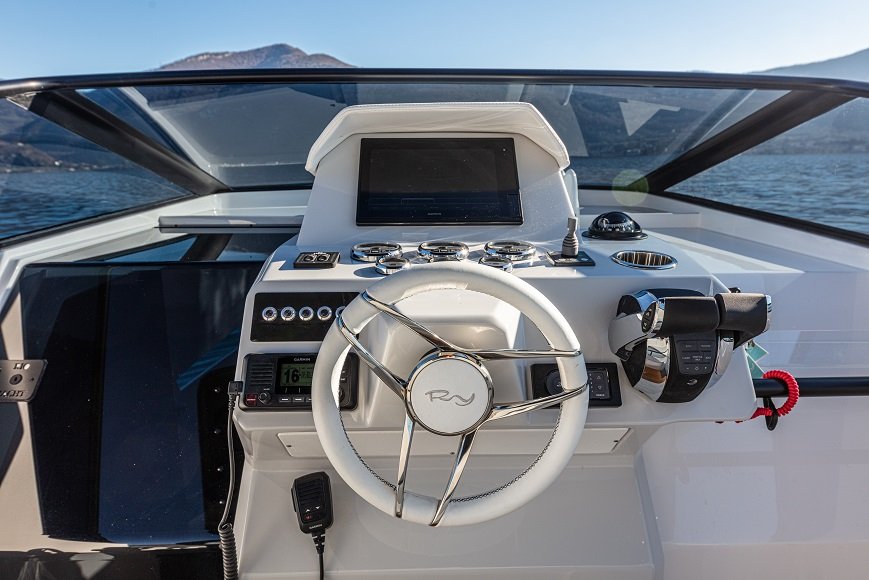 Barco a motor - Rio - 1 cabinas