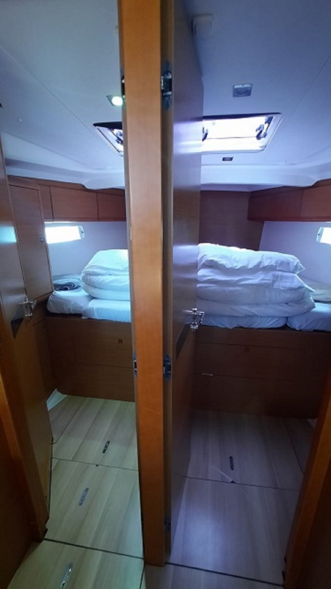 Jeanneau - 5 {{i18n.cabins}}