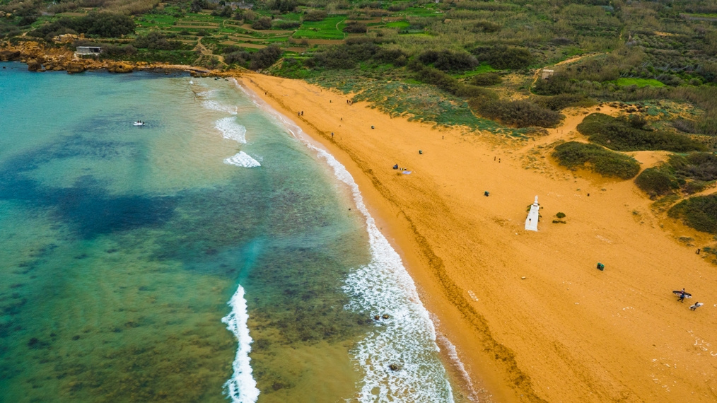 Aprende a navegar en un catamarán en las costas de Malta