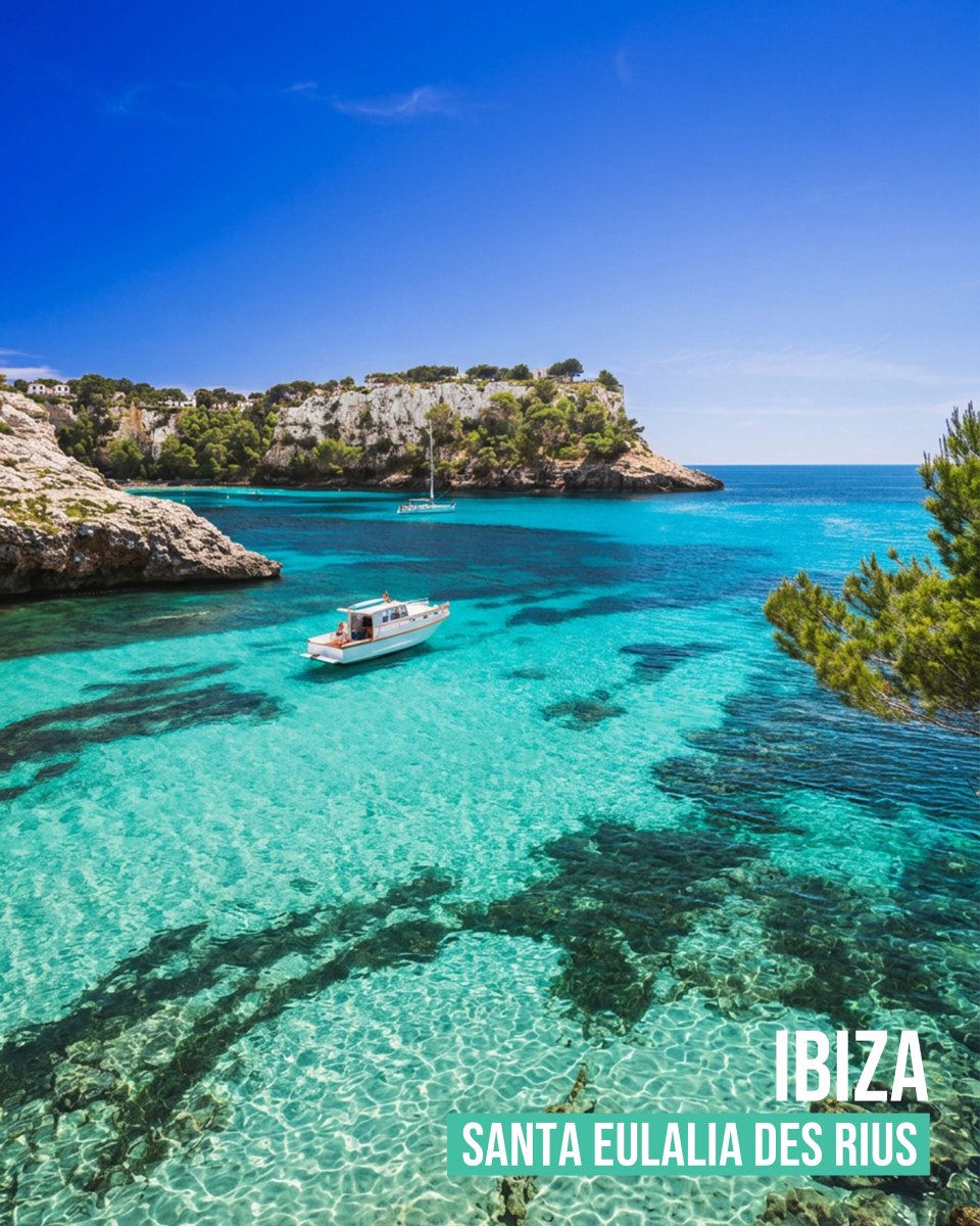 Besuchen Sie die Buchten von Ibiza von einem Katamaran aus