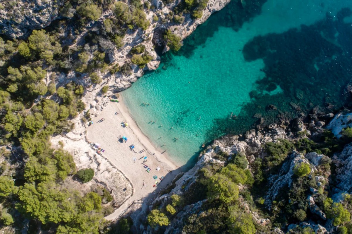 Scoprite il fascino del mare su un catamarano