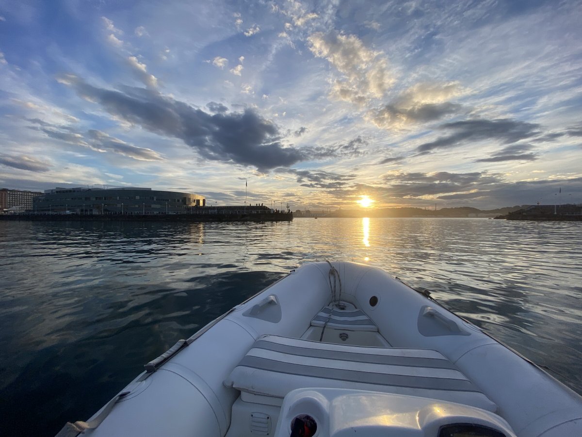 Entdecken Sie die Buchten und Strände der Costa del Sol an Bord eines Luxusyachts