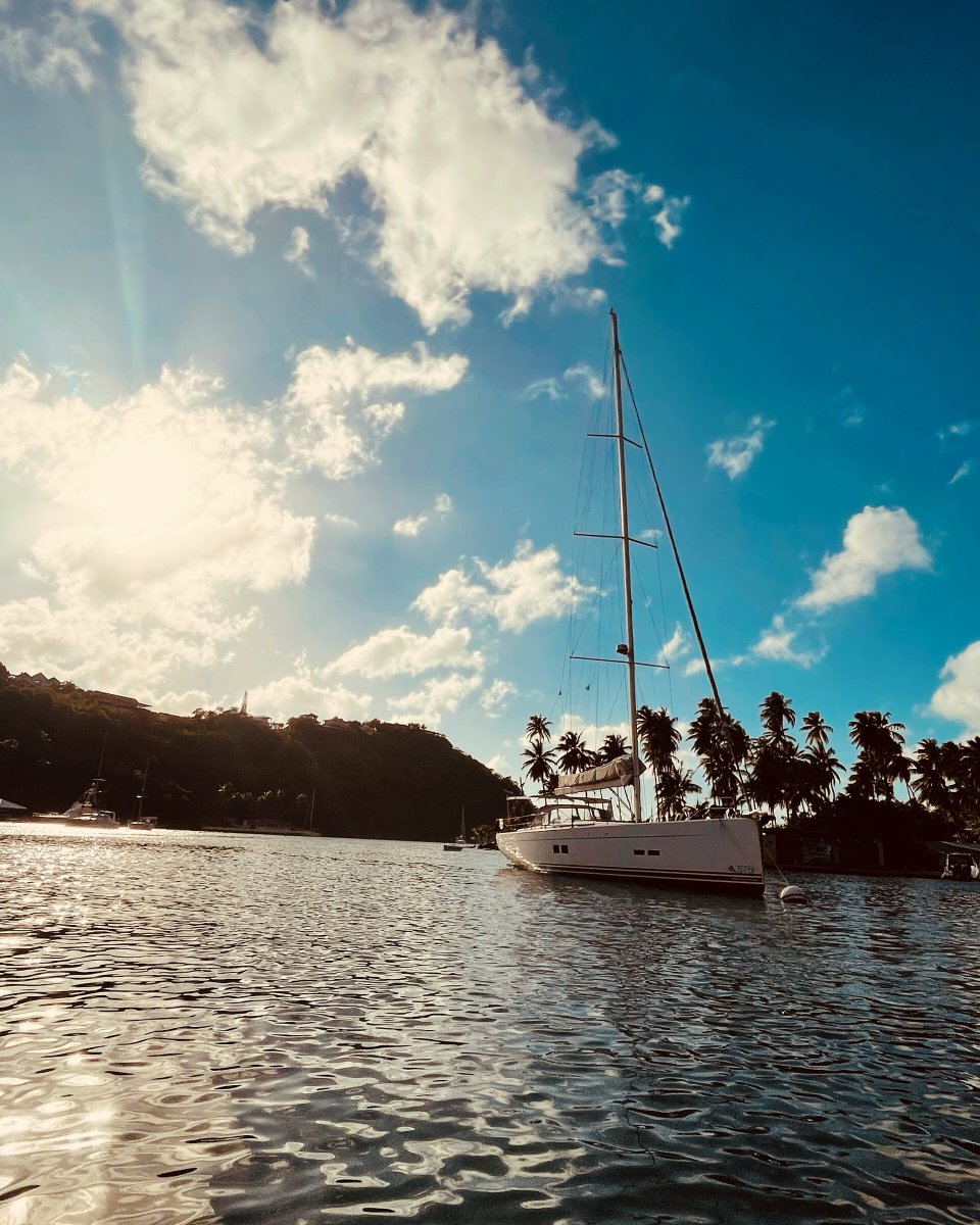 Explorando las costas de Granada y Martinica en una velero de lujo