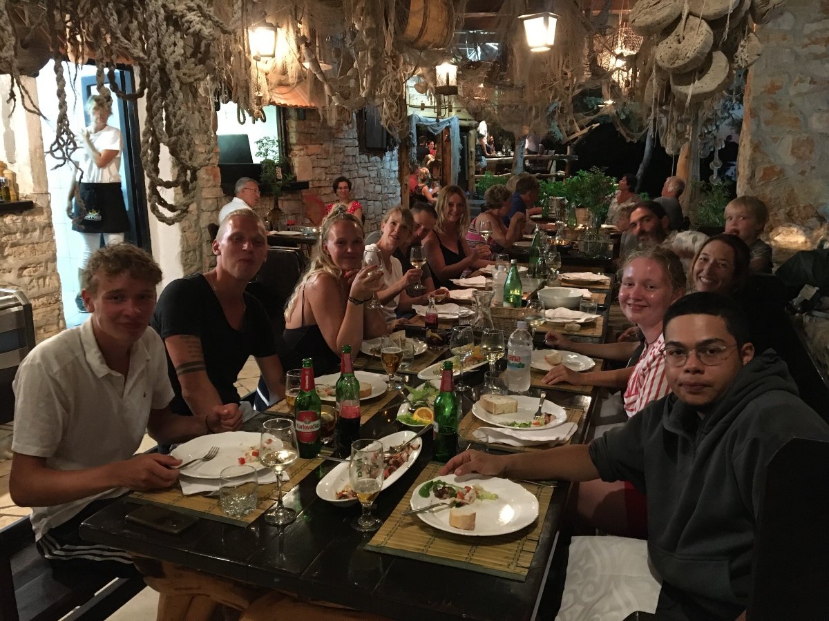 Un viaje de navegación por las bahías de Croacia