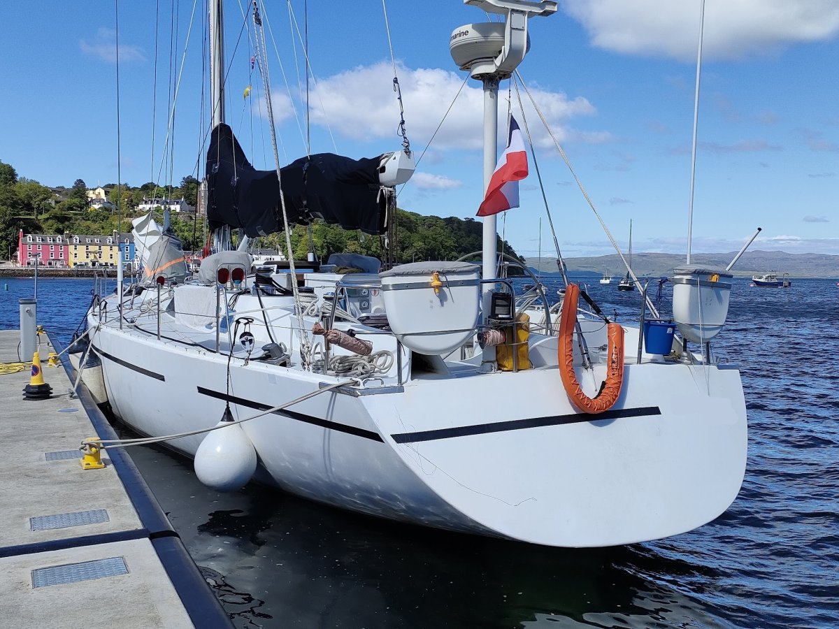 Offshore sailing boats