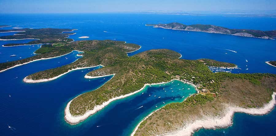 barco de vela costa de croacia 