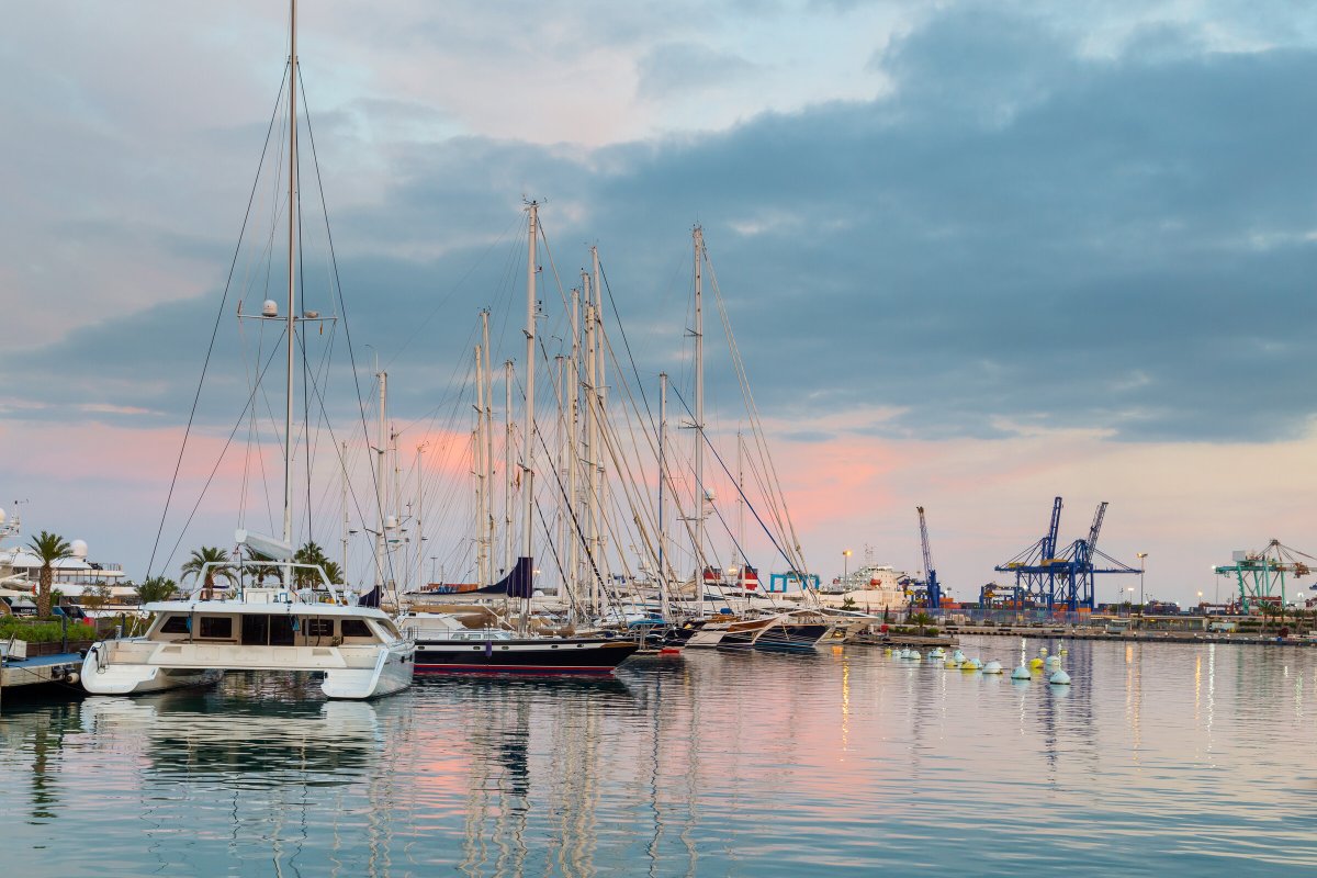 Erleben Sie den Nervenkitzel des Segelns auf Mallorca mit unseren Segelkursen - Deutsch
