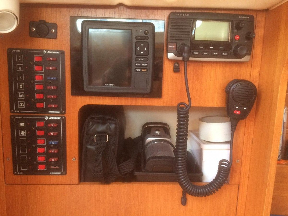 Impara a navigare con un veliero senza skipper a Gijón