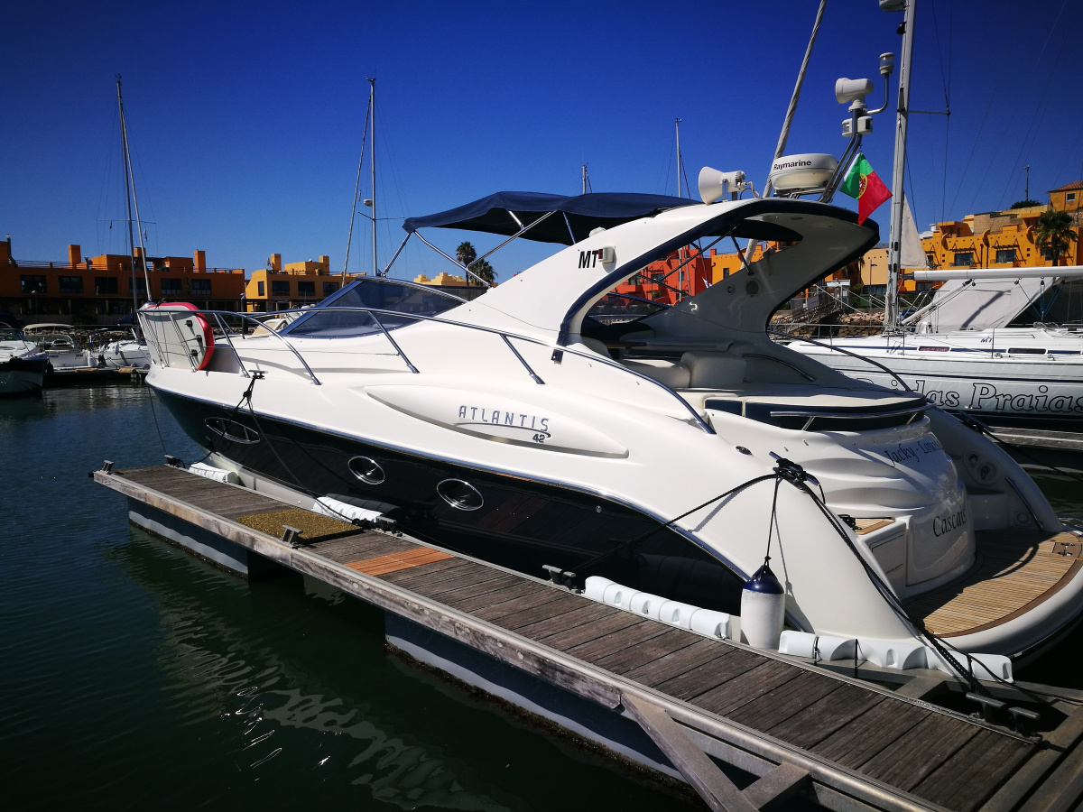 Experience the beauty of Algarve on a luxury yacht