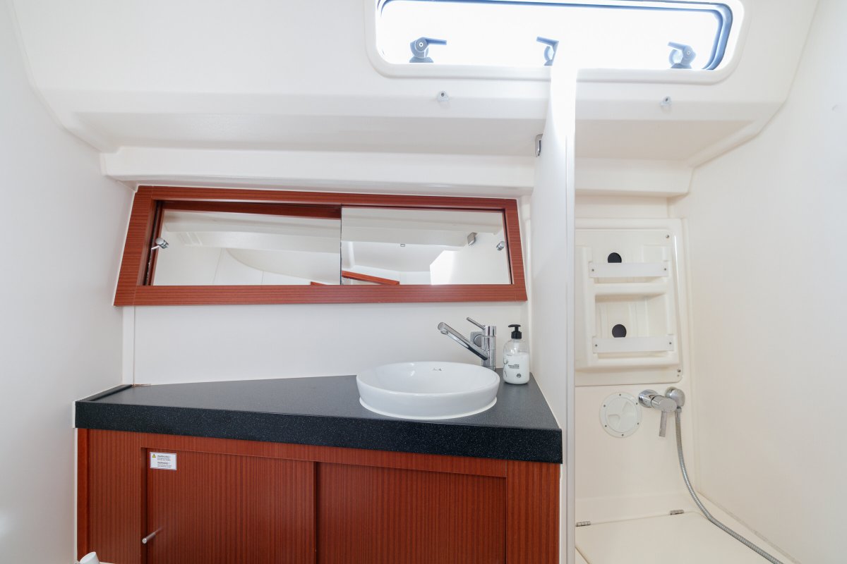 Segeln Sie auf einem Hanse 415 Segelboot durch Rías Baixas.